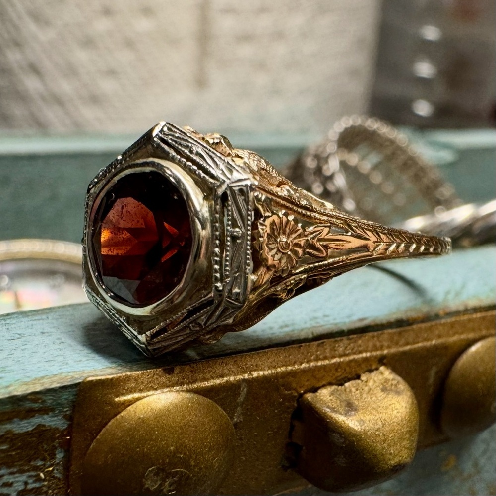 Vintage 14K Gold Stunning Filigree 2-Tone Garnet Ring. Custom Estate Ring